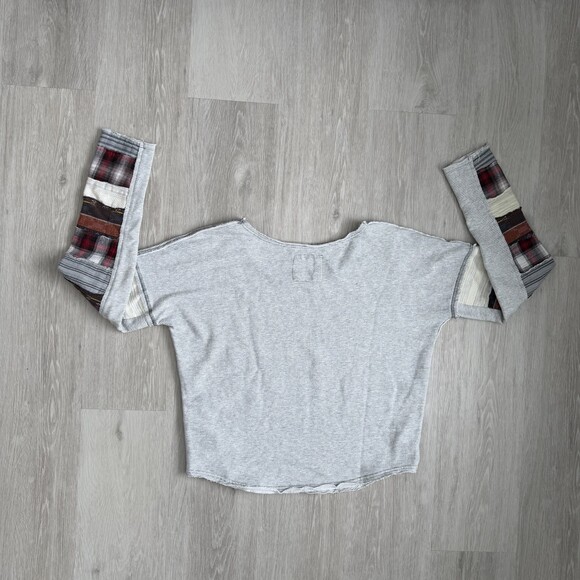 Free People We The Free Top Grey Striped Patchwork Sleeve Thermal Raw Hem Size S - Picture 2 of 11